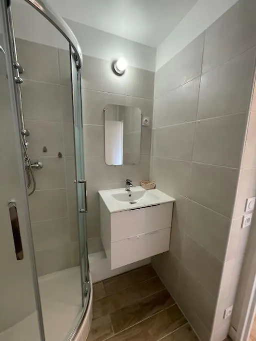 Apartment Grand Studio Amenage En T2 *
